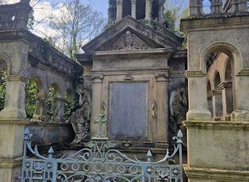 france/amiens/landmark/tombe-de-jules-verne
