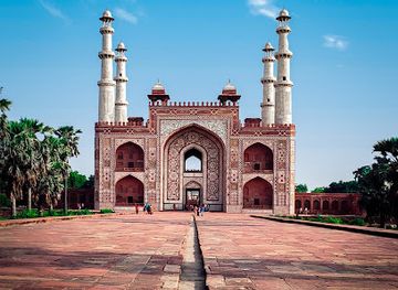 india/northern-plains/landmark/tomb-of-akbar