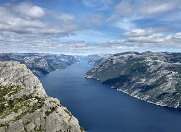 norway/southern-norway/landmark/preikestolen
