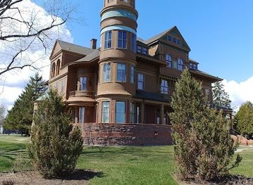 wisconsin/eastern-ridges-and-lowlands/landmark/fairlawn-mansion-museum