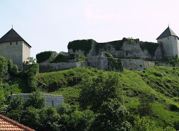bosnia-and-herzegovina/zenica/landmark/tesanj-castle