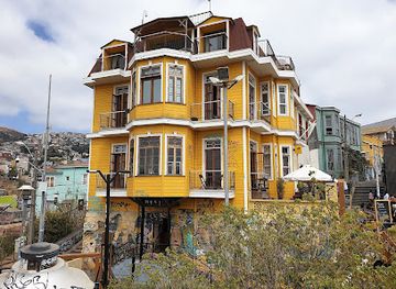 chile/valparaiso/cerro-alegre/landmark/paseo-dimalow-cerro-alegre