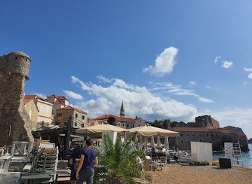 montenegro/budva-riviera/landmark/budva-trg-pjesnika-platz-der-dichter