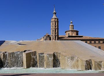 spain/aragon/landmark/fuente-de-la-hispanidad