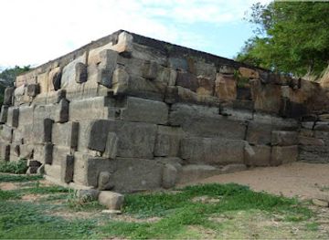 sri-lanka/polonnaruwa-district/landmark/old-sluice-of-parakrama-samudraya