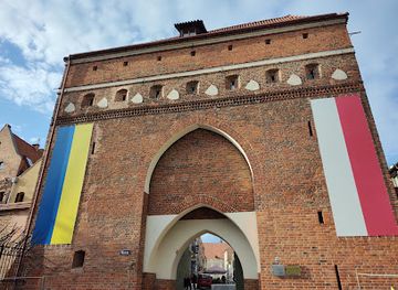 poland/torun/landmark/brama-klasztorna-w-toruniu