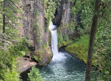 oregon/klamath-basin/landmark/toketee-falls