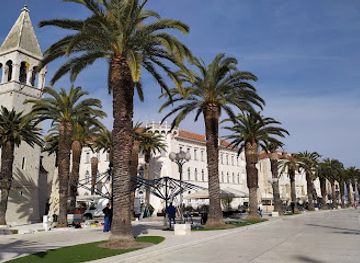 croatia/trogir/landmark/trg-ivana-pavla-ii
