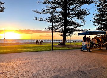 australia/north-east-south-australia/landmark/glenelg-beach