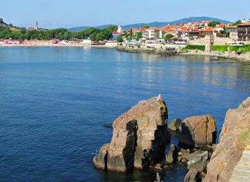 bulgaria/sredna-gora/landmark/southern-fortress-wall-and-tower