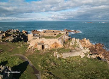 guernsey/grandes-rocques/landmark/grandes-rocques-battery