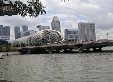 singapore/marina-bay/landmark/statue-of-sir-stamford-raffles
