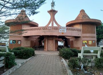 benin/collines/landmark/place-kaba-rond-point