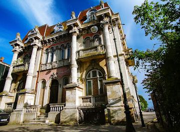 romania/constanta/landmark/house-with-lions