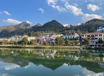 vietnam/sapa/landmark/quang-truong-ho-sa-pa