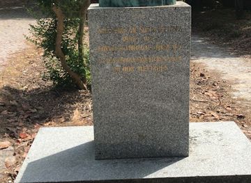 france/bordeaux/saint-seurin-fondaudege/landmark/statue-d-aristide-de-sousa-mendes