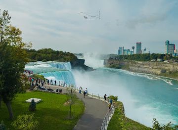 canada/niagara-peninsula/landmark/wildplay-niagara-falls-zipline-to-the-falls