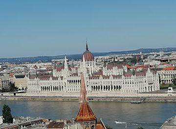 hungary/budapest/landmark/holy-trinity-statue