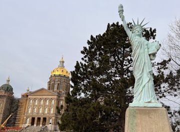 iowa/des-moines/east-village/landmark/iowa-statue-of-liberty