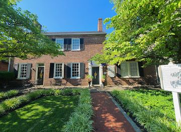 kentucky/bardstown/landmark/kentucky-bourbon-house-colonel-s-cottage-inns