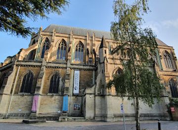 united-kingdom/surrey/landmark/landmark-arts-centre