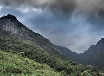 sri-lanka/nuwara-eliya-district/landmark/kolapathana-waterfall