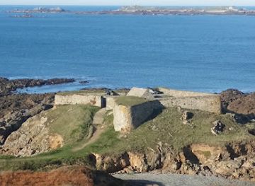 guernsey/perelle-bay/landmark/table-des-pions-fairy-ring