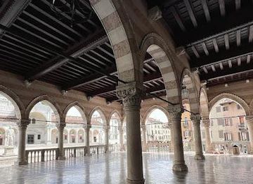 slovenia/nova-gorica/landmark/loggia-del-lionello