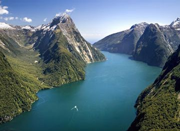 new-zealand/milford-sound/landmark/milford-sound-piopiotahi