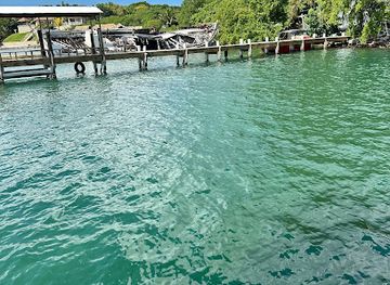 honduras/roatan/landmark/arch-s-iguana-and-marine-park