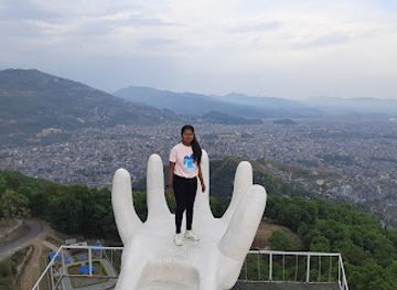 nepal/pokhara-valley/landmark/hand-statue