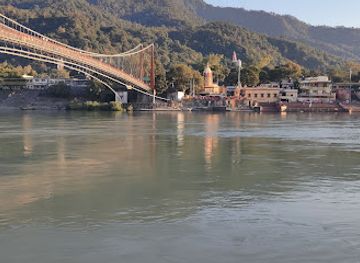 india/rishikesh/ram-jhula/landmark/prachin-shri-hanuman-mandir-ghat