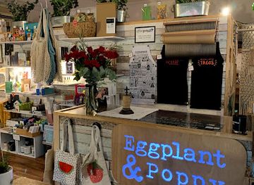 australia/cairns/landmark/eggplant-poppy