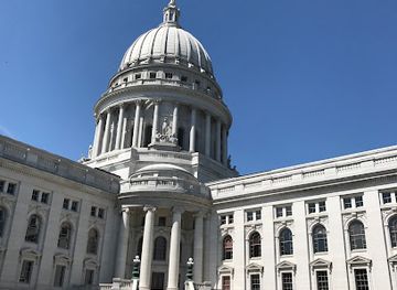 wisconsin/madison/capitol-square/landmark/wisconsin-state-capitol