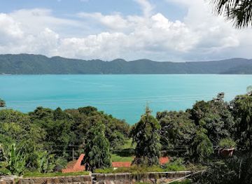 el-salvador/lake-coatepeque/landmark/restaurante-solsticio