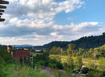 virginia/lynchburg/landmark/lower-bluff-walk