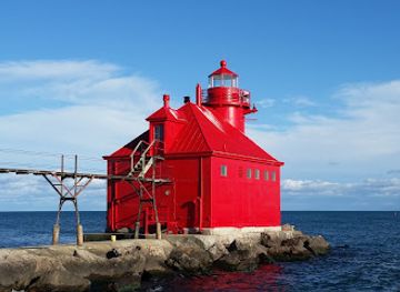 wisconsin/door-peninsula/landmark/sturgeon-bay-ship-canal-pierhead-lighthouse