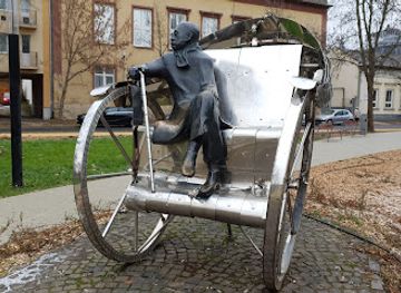 hungary/nyirseg/landmark/hazateres-krudy-gyula-szobra