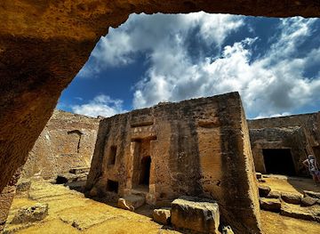 cyprus/paphos-district/landmark/tomb-4