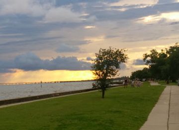 louisiana/northshore/landmark/donz-on-the-lake