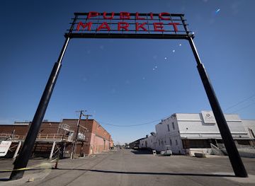 washington/kennewick/landmark/public-market-columbia-river-warehouse
