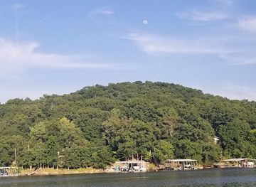 missouri/lake-of-the-ozarks/landmark/celebration-cruises