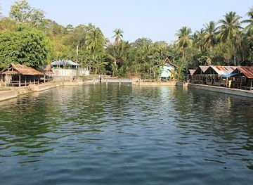 indonesia/maluku-islands/landmark/kolam-pemandian-evu