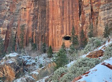 utah/zion-national-park/landmark/zion-mount-carmel-tunnel-east-entrance