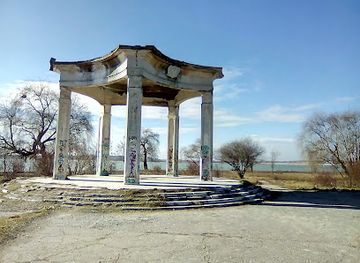 romania/bucharest/landmark/former-monument-island-lake-morii