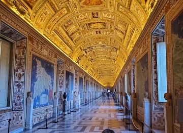 vatican-city/vatican-pinacoteca/landmark/paintings-gallery-of-the-vatican-museums