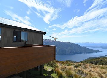 new-zealand/fiordland-national-park/landmark/luxmore-hut
