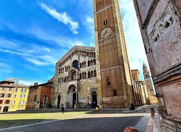 italy/parma/landmark/piazza-duomo
