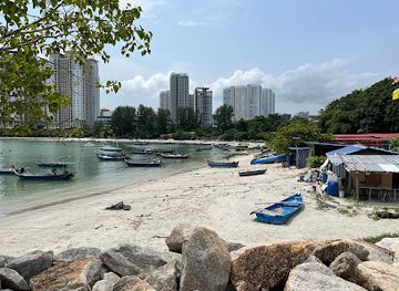 malaysia/penang/tanjung-bungah/landmark/pantai-beach