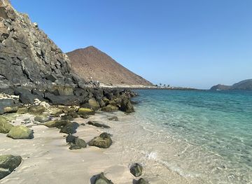 united-arab-emirates/khor-fakkan/landmark/shark-island
